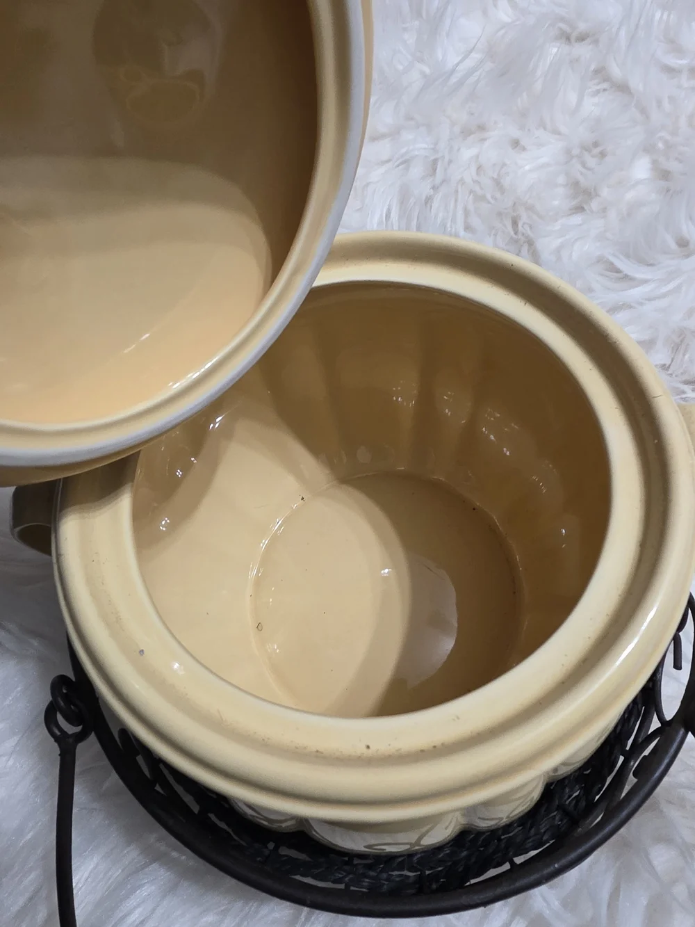 Celebrating Home Bean Pot with Iron Basket